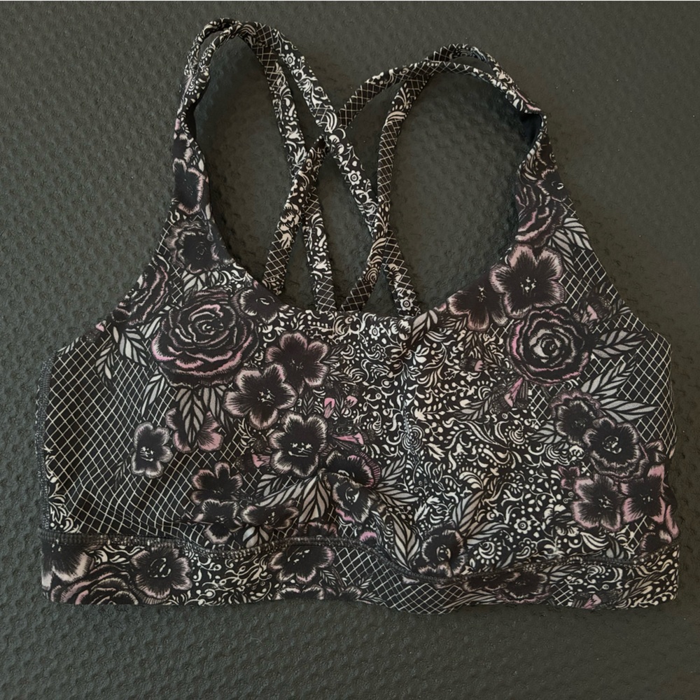 Lululemon size 6, Energy sports bra with removable cups